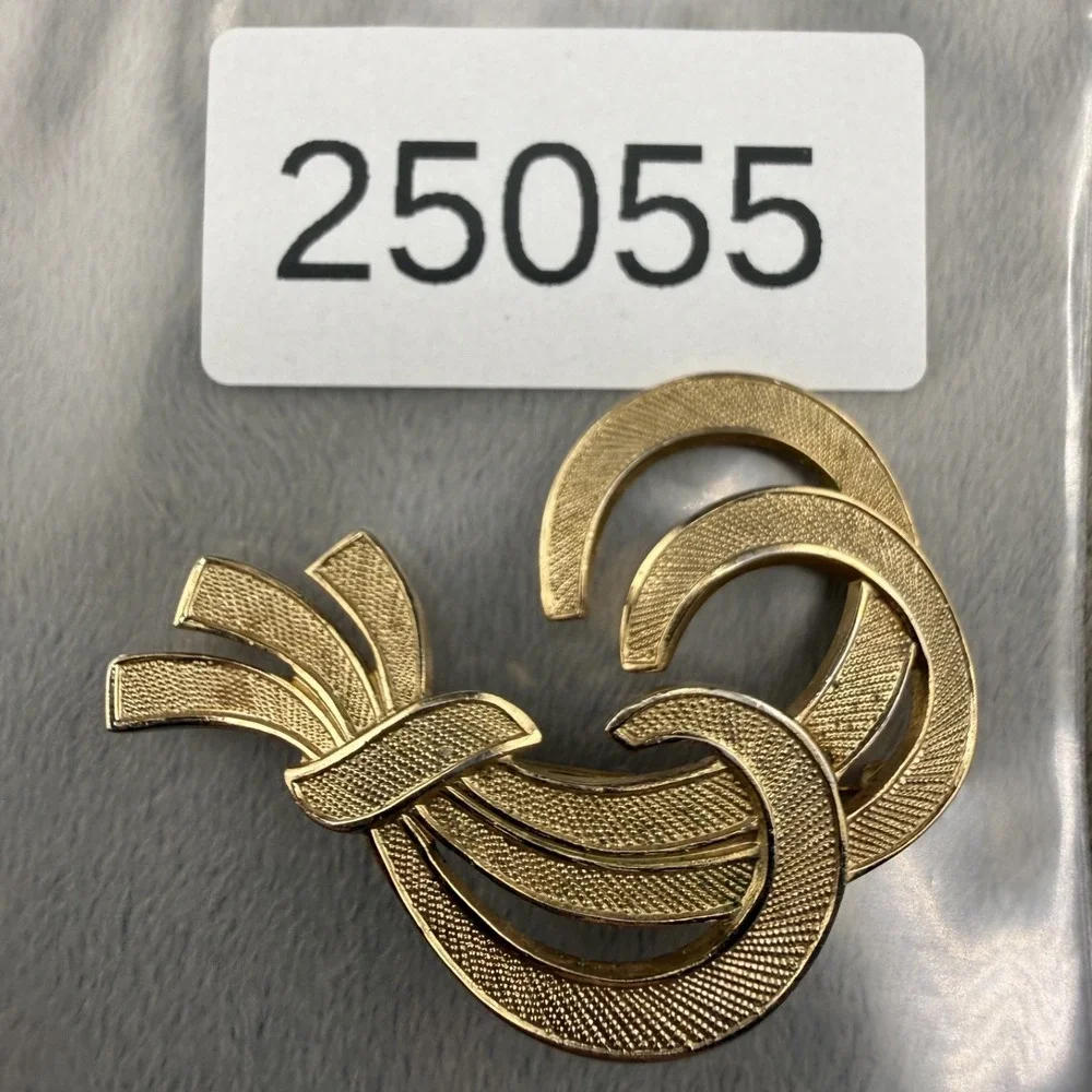 Vintage Monet Brooch Gold Tone SIgned
